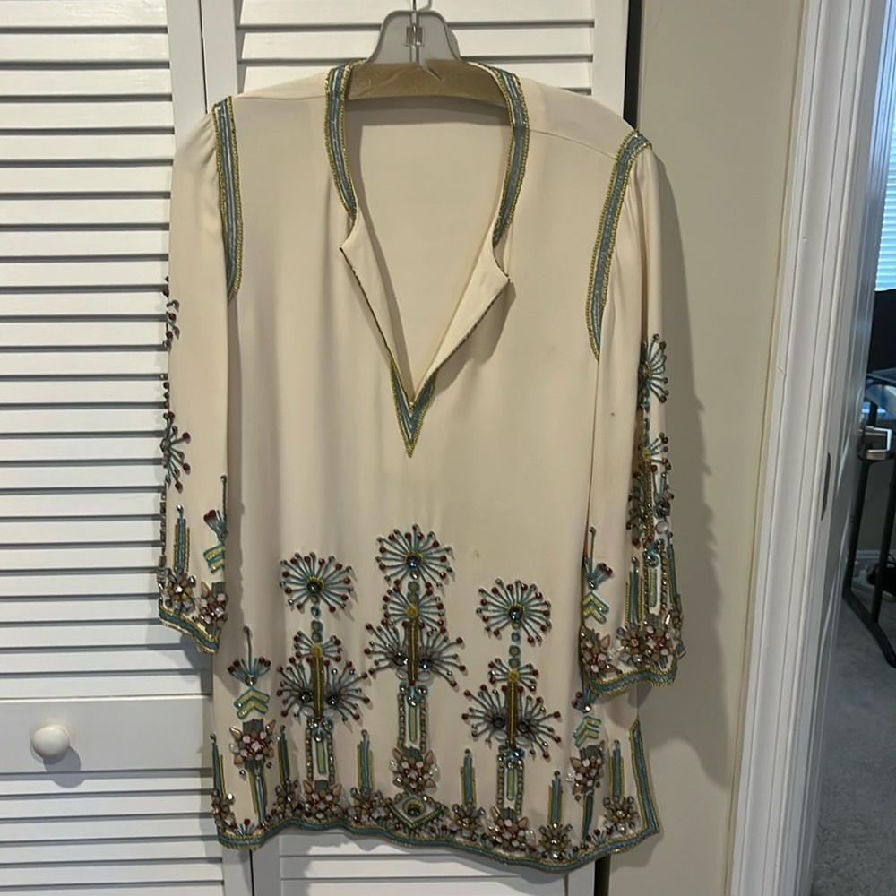 Longer embroidered shirt size M